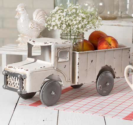 VINTAGE STYLE WHITE TRUCK GARDEN PLANTER - Avenue of Oaks Decor