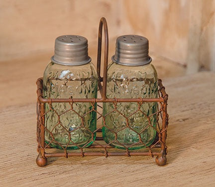 MASON JAR SALT AND PEPPER SHAKERS IN RUSTIC CHICKEN WIRE HOLDER - Avenue of Oaks Decor